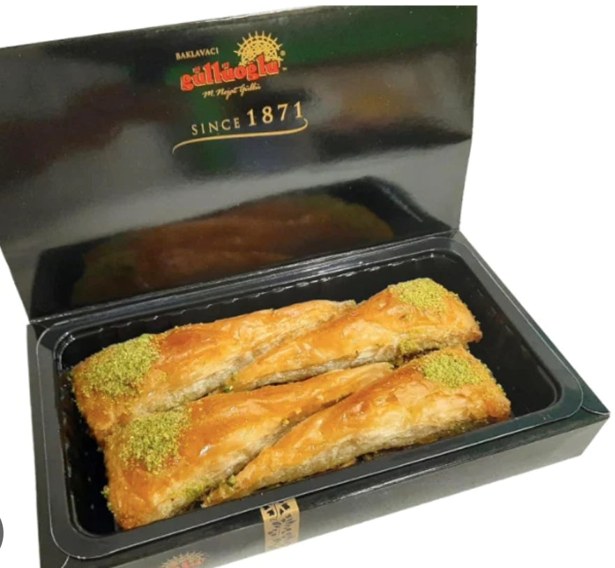 Gulluoglu Baklava Triangle Cut with pistachio 454g