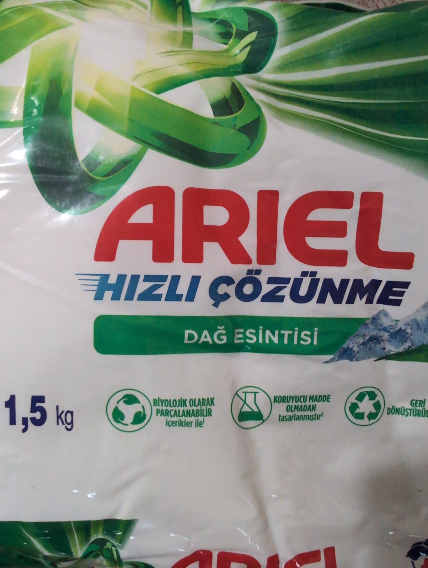 Ariel Laundry Detergent Fast Dissolving Mountain Breeze 1.5kg